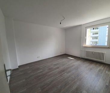 Preiswerte 3-Zimmer-Wohnung in zentraler Lage - Foto 1