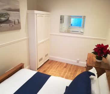 Ground Floor Front Flat, Sketty Road, Uplands, Swansea SA2 0EU - Photo 3