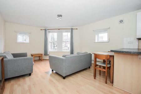 2 bedroom flat to rent - Photo 2