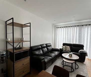 Charming 2-Bedroom Partly Furnished Home - Photo 6