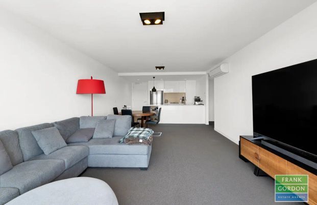 “Luxury Living in the Heart of Port Melbourne” - Photo 1