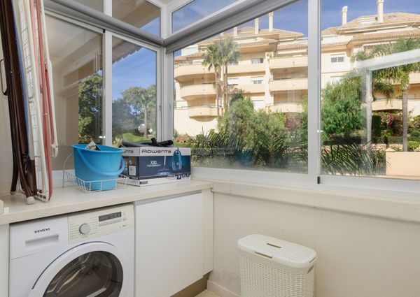 Fantastic apartment in Elviria Hills with views of the sea and the mountains