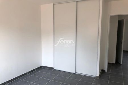 Location Maison 4 pièces 80m² SALERNES 83690 - Photo 5