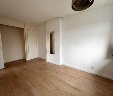 3 bedroom end of terrace house to rent - Photo 3