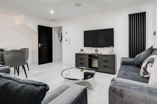 6 bedroom house to rent - Photo 1