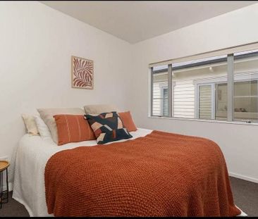 Stylish 3BR Townhouse - Photo 6