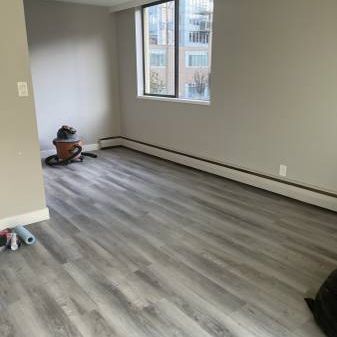 LARGE FULLY RENOVATED ONE BEDROOM APARTMENT - DOWNTOWN VANCOUVER - Photo 3