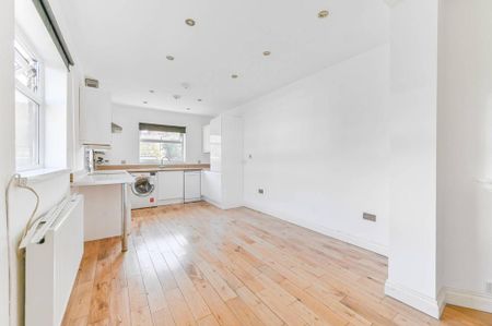 3 bedroom flat to rent - Photo 5