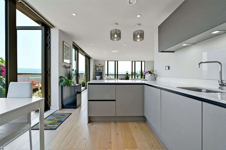 A stylish Penthouse apartment with residents gym and views across the Cheltenham skyline - Photo 2