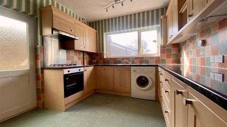 3 bedroom semi-detached house to rent - Photo 5