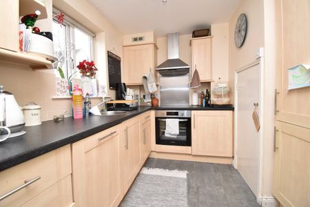 Fernihough Close, Weybridge, KT13 - Photo 4