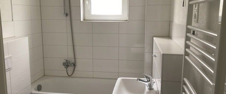 **Sehr schöne und bezugsfertige 2-Zimmerwohnung am Crönpark** - Photo 1