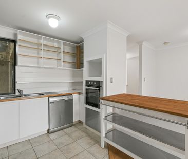Spacious townhouse - Photo 6