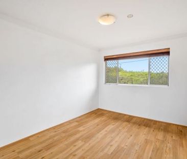 Spacious 1 Bedroom Unit, Light, Refurbished, Small Friendly Complex... - Photo 3