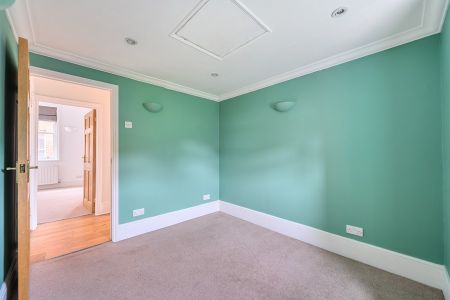 11 Claremont Gardens, Surbiton - 2 bedrooms Property for lettings - Seymours - Photo 2