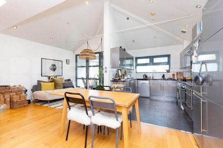 Large studio space with balcony and roof terrace in the heart of Bethnal Green - Photo 3