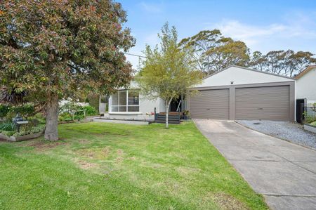 Solid 4-Bedroom Mount Gambier stone home. - Photo 2