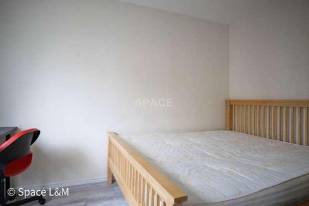 Regis Park Road, Reading, Berkshire, RG6 - Photo 2