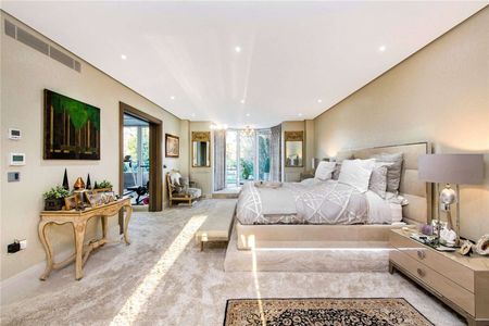 Handsome 6 bedroom Art Deco home with an East facing garden & pool. - Photo 3