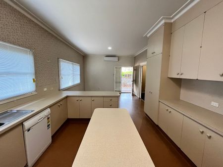 Stylish 3-Bedroom Home in Central Albury - Photo 3