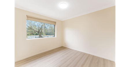 Updated 3 Bedroom Unit in Liverpool! - Photo 5