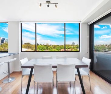 Stunning Apartment With Sweeping Views In Prime Cammeray Location - Photo 3