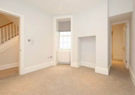 Extremely spacious one bedroom apartment with the rare benefit of a large, private patio superbly located for the shops and restaurants of Marylebone High Street, and trendy Chiltern Street. - Photo 2