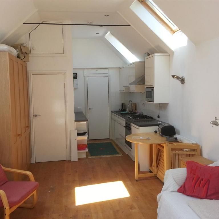 Studio to rent - Photo 1