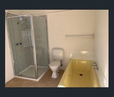 Space & Convenience In Excellent Location - Photo 3