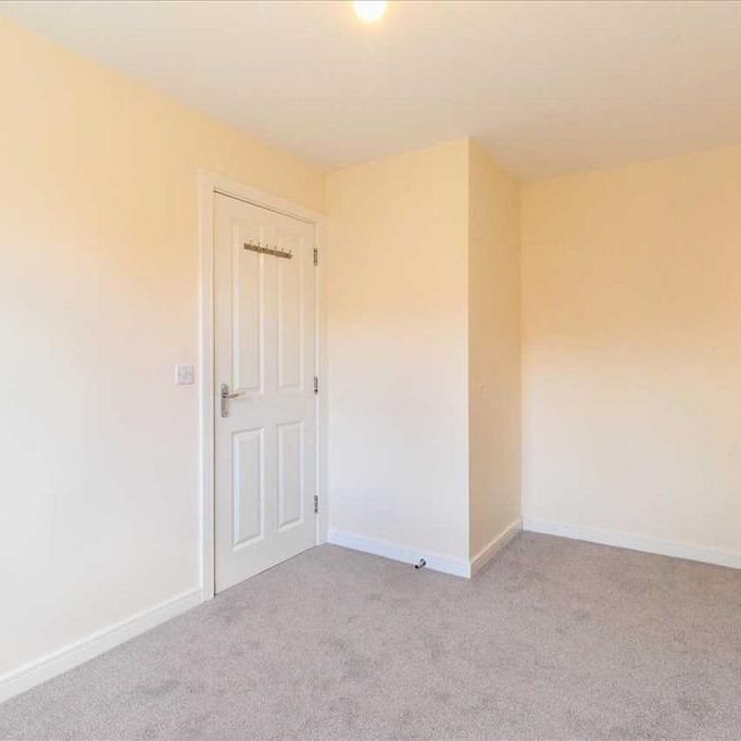 4 bedroom semi-detached house to rent - Photo 1