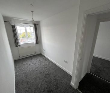 Carrholme Court, King Cross, Halifax, HX1 - Photo 4
