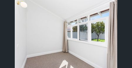 ELEGANY, PARTIALLY FURNISHED FAMILY HOME IN PRIME LOCATION! - Photo 4