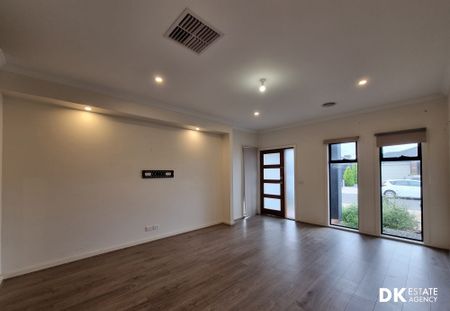 Family living home in Tarneit - Photo 2