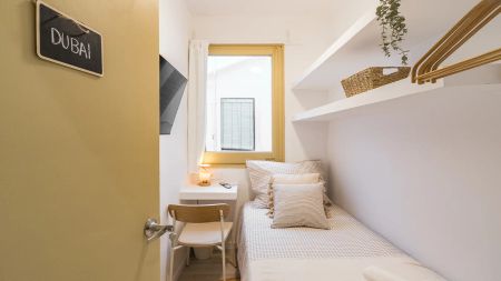 Room in a shared 4-bedroom apartment for rent in El Camp de l'Arpa del Clot, all bills included - Photo 3