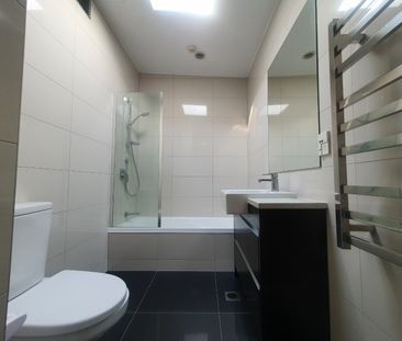 Two Bedroom with Two carparks! - Photo 4