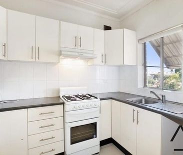 Charming Two-Bedroom Residence in Canterbury - Photo 4