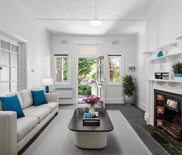 Spacious One-Bedroom Apartment in Prime St Kilda Location - Photo 1