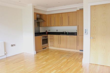 2 bedroom Flat To Let - Photo 4