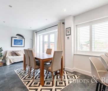 4 bedroom detached house to rent - Photo 3