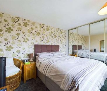 Blewbury Drive, Tilehurst, Reading, Berkshire, RG31 - Photo 5