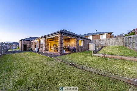 FAMILY HOME IN GREAT LOCATION! - Photo 5