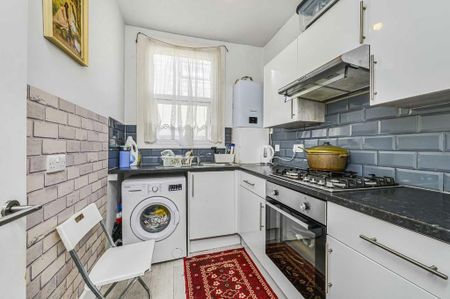 3 bedroom flat to rent - Photo 3