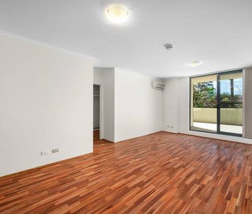 SPACIOUS ONE BEDROOM APARTMENT - LAMINATE TIMBER FLOORING THROUGHOUT - Photo 6
