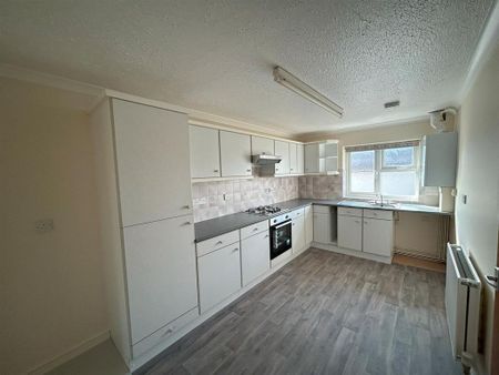 3 bedroom apartment to rent - Photo 4