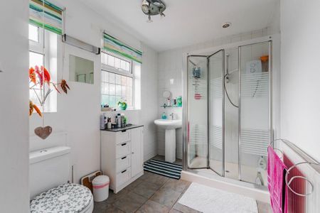 2 bedroom bungalow to rent - Photo 2