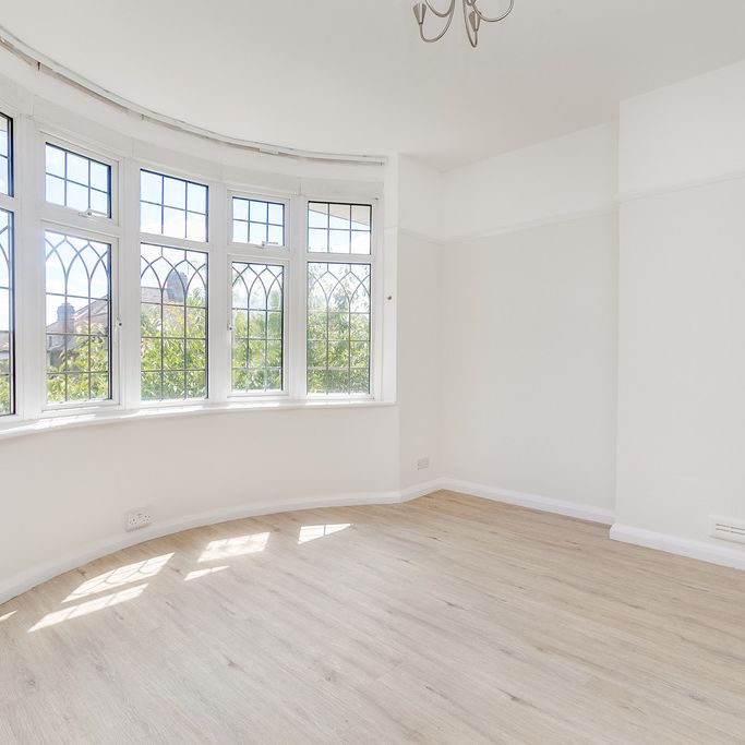 Glendale Drive, SW19, London - Photo 1