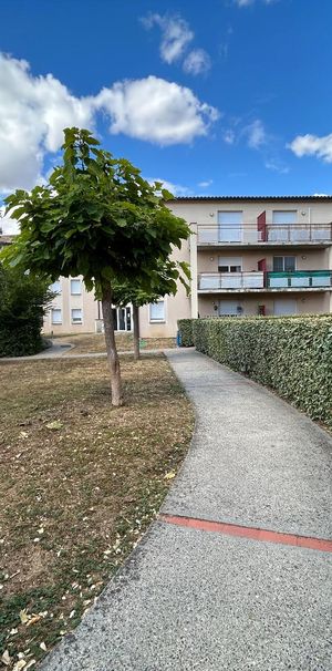 Location Appartement 2 pièces 48m² L ISLE JOURDAIN 32600 - Photo 2