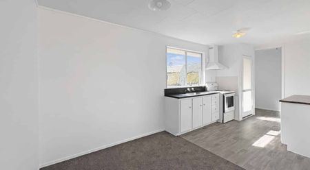 CASTLECLIFF - 3 BEDROOMS - Photo 3