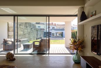 Moradia V5 em Senhora da Hora com jardim e piscina