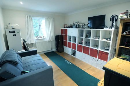 5 bedroom detached house to rent - Photo 2